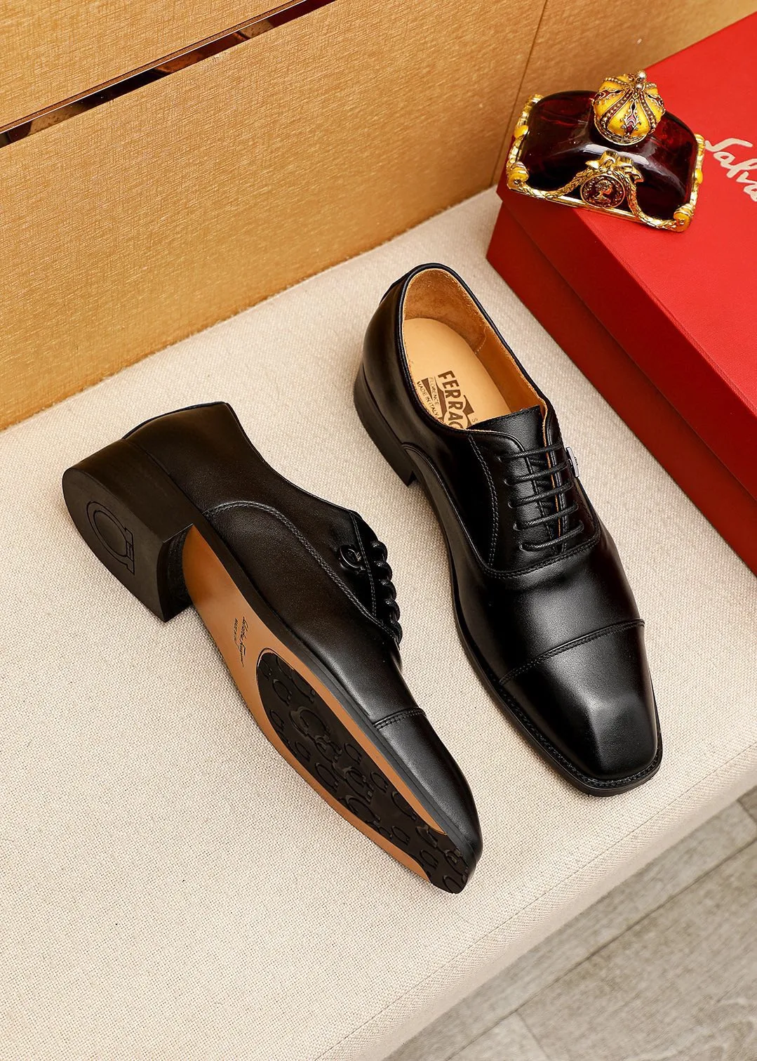 Men's shoes 💰480 💐 Product trademark: Ferragamo "Ferragamo" business leather shoes Regular size: 38-44 (45.46🉑️customized) Product materials: Selected imported calfskin upper, imported water-dyed cowhide leather lining. Strong three-dimensional visual effect, rubber outsole Color: 2⃣️colors available